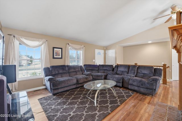 7001 Derby Dr, Crestwood, KY 40014