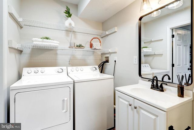 445 CHARLES CIR, York, PA 17406