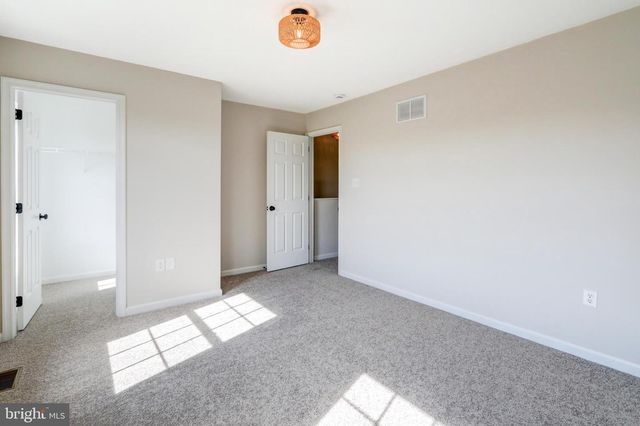 445 CHARLES CIR, York, PA 17406