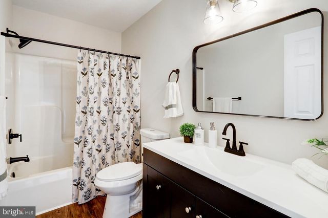 445 CHARLES CIR, York, PA 17406