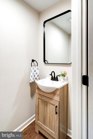 445 CHARLES CIR, York, PA 17406