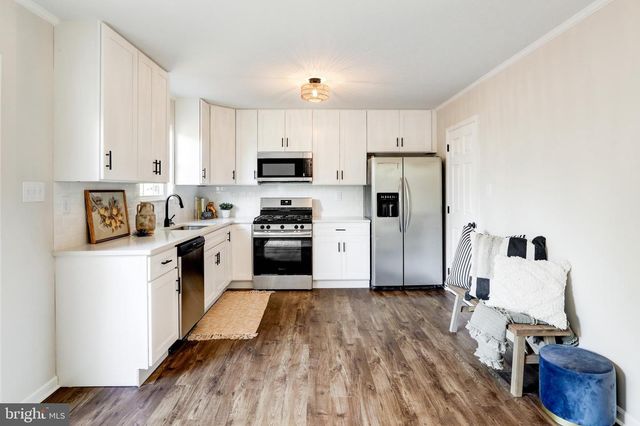 445 CHARLES CIR, York, PA 17406