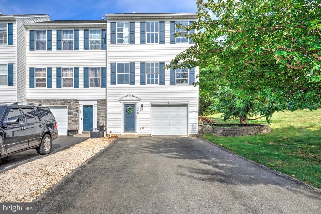 445 CHARLES CIR, York, PA 17406