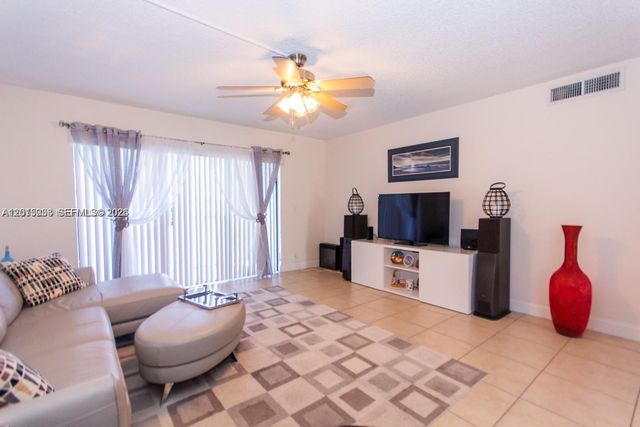 16561 Blatt Blvd 201, Weston, FL 33326