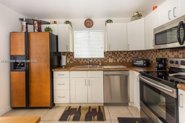 16561 Blatt Blvd 201, Weston, FL 33326