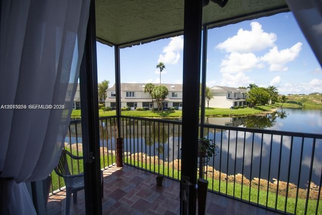 16561 Blatt Blvd 201, Weston, FL 33326