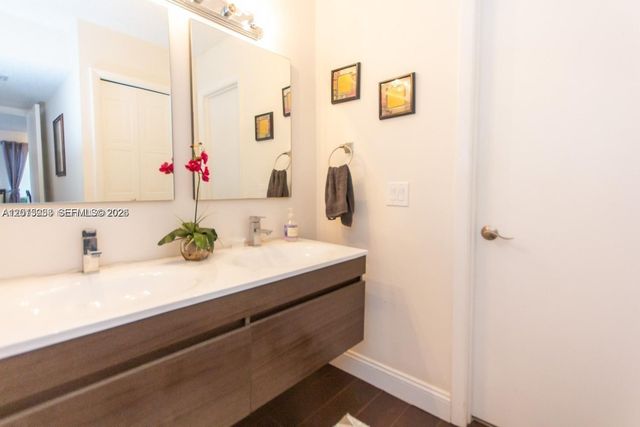 16561 Blatt Blvd 201, Weston, FL 33326