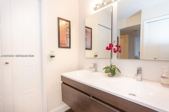 16561 Blatt Blvd 201, Weston, FL 33326