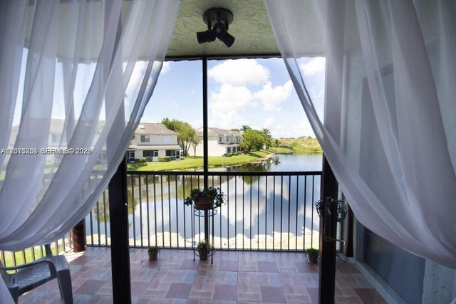 16561 Blatt Blvd 201, Weston, FL 33326