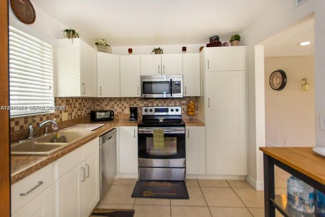 16561 Blatt Blvd 201, Weston, FL 33326