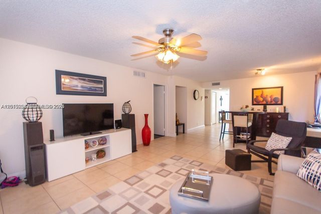 16561 Blatt Blvd 201, Weston, FL 33326
