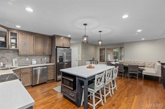 2 Deer Hollow Lane, Litchfield, IL 62056