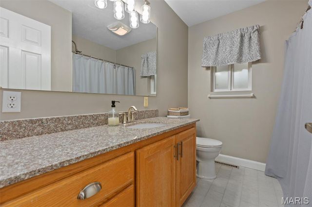 2 Deer Hollow Lane, Litchfield, IL 62056