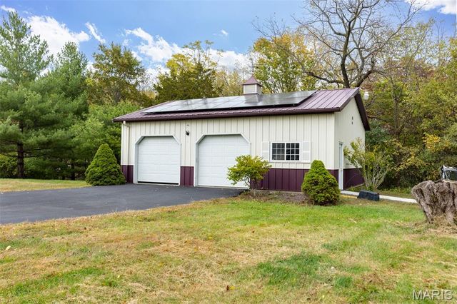 2 Deer Hollow Lane, Litchfield, IL 62056