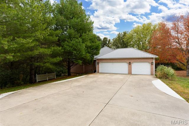 2 Deer Hollow Lane, Litchfield, IL 62056