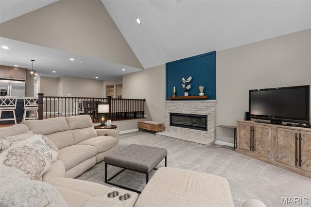 2 Deer Hollow Lane, Litchfield, IL 62056