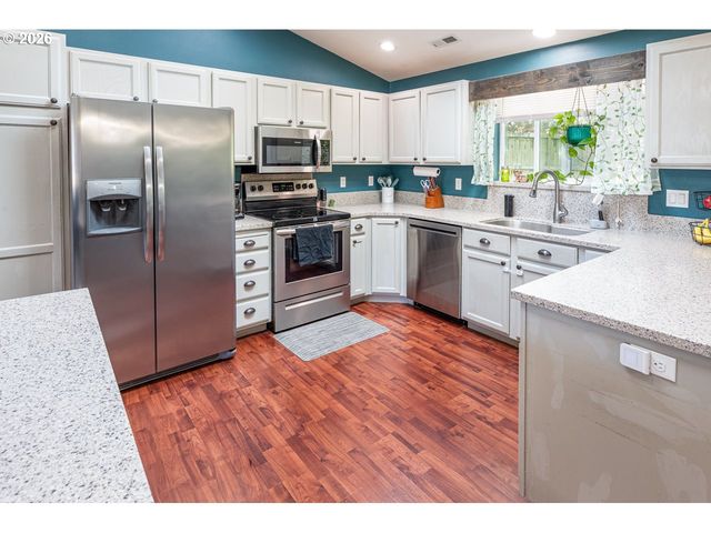 87660 TREK Dr, Veneta, OR 97487