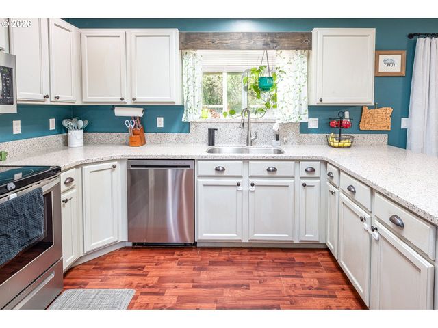87660 TREK Dr, Veneta, OR 97487