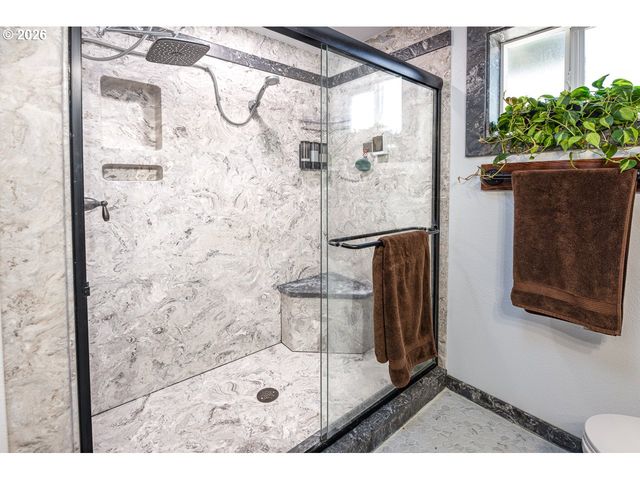 87660 TREK Dr, Veneta, OR 97487