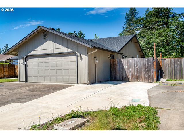 87660 TREK Dr, Veneta, OR 97487