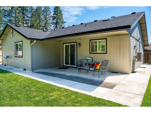 87660 TREK Dr, Veneta, OR 97487