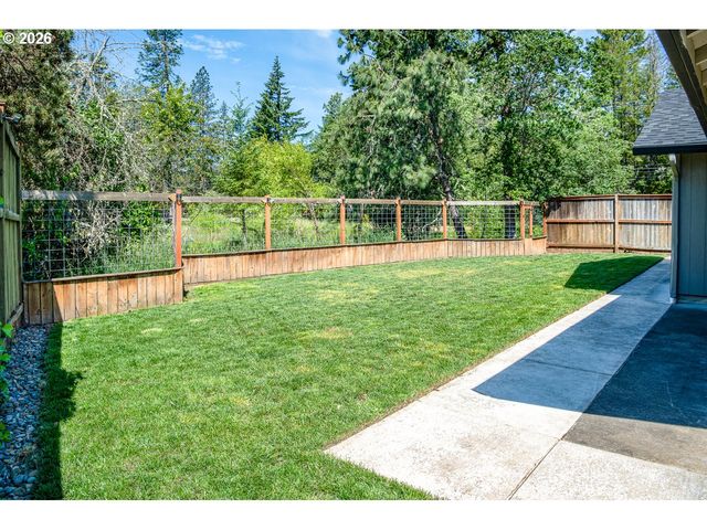 87660 TREK Dr, Veneta, OR 97487