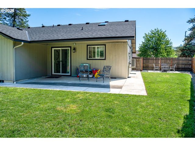 87660 TREK Dr, Veneta, OR 97487