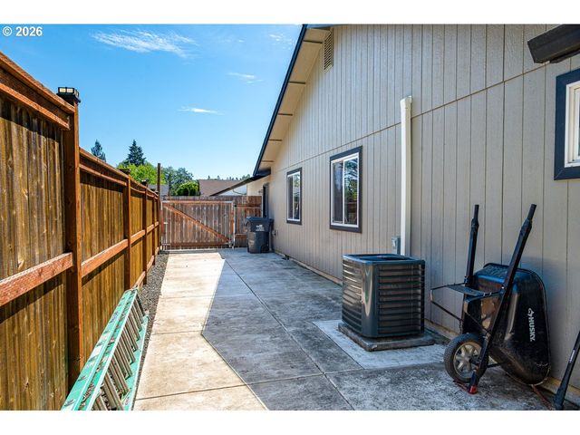 87660 TREK Dr, Veneta, OR 97487
