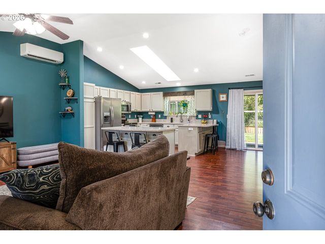 87660 TREK Dr, Veneta, OR 97487