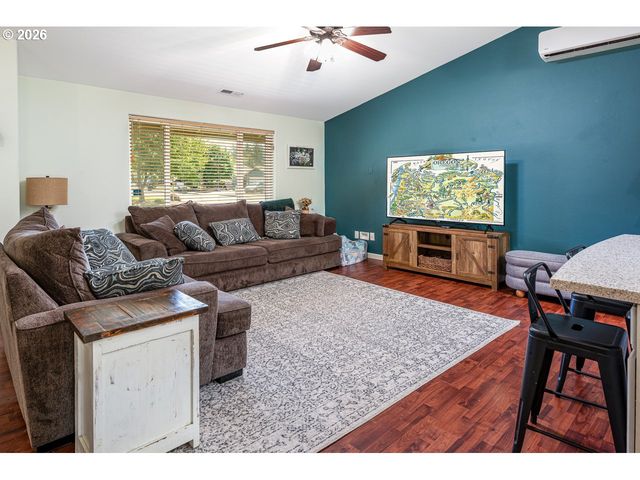 87660 TREK Dr, Veneta, OR 97487