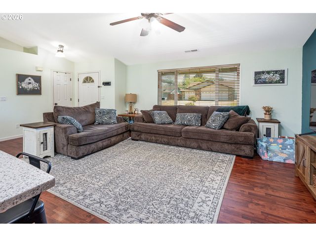 87660 TREK Dr, Veneta, OR 97487