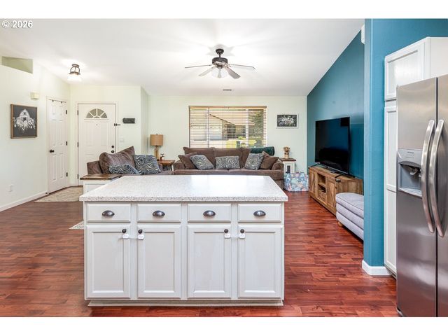 87660 TREK Dr, Veneta, OR 97487