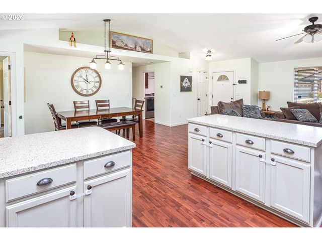 87660 TREK Dr, Veneta, OR 97487