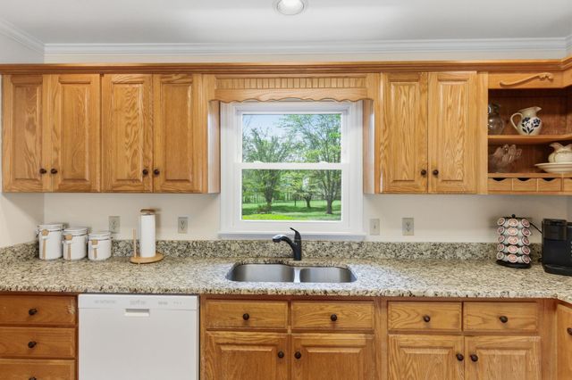 8270 Bethlehem Rd, Springfield, TN 37172