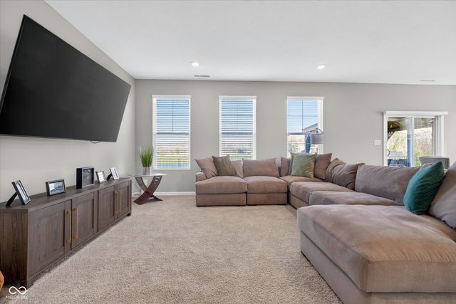 1573 N Clearwater Drive, Greenfield, IN 46140