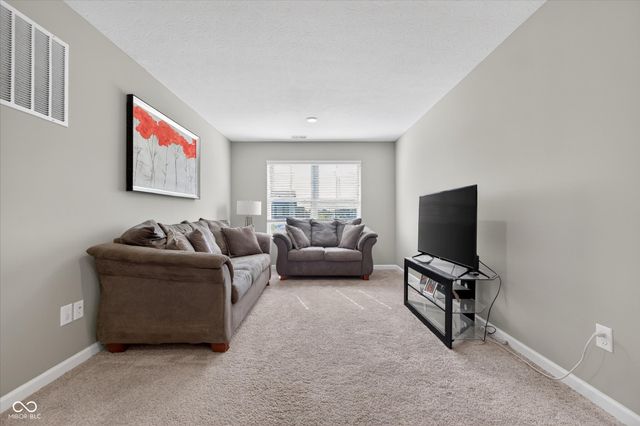 1573 N Clearwater Drive, Greenfield, IN 46140