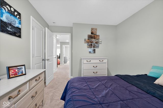 1573 N Clearwater Drive, Greenfield, IN 46140