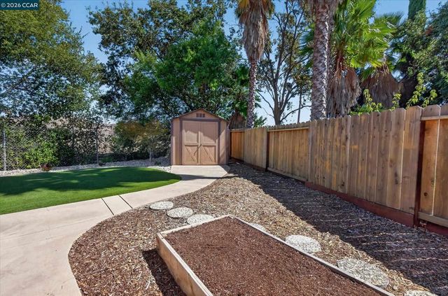 1812 Elkwood Dr, Concord, CA 94519