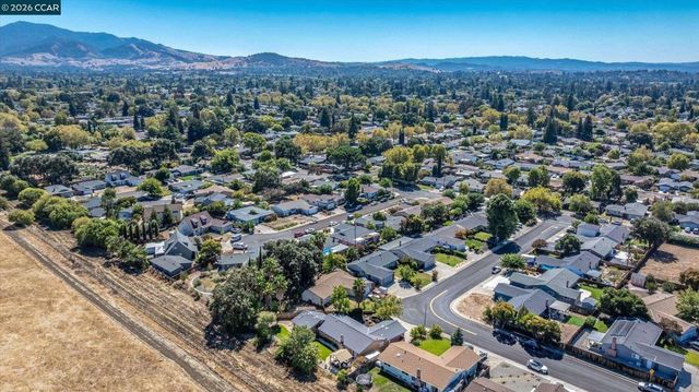 1812 Elkwood Dr, Concord, CA 94519