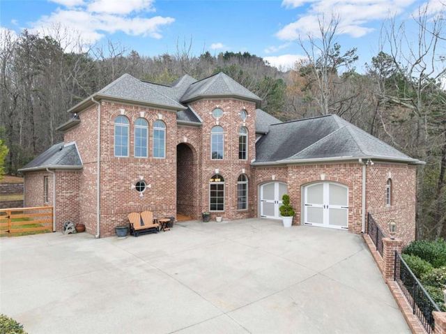 777 Oak Pointe Drive, Cleveland, GA 30528