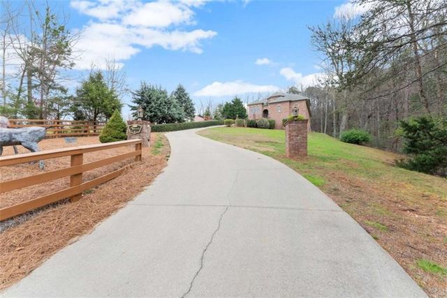 777 Oak Pointe Drive, Cleveland, GA 30528