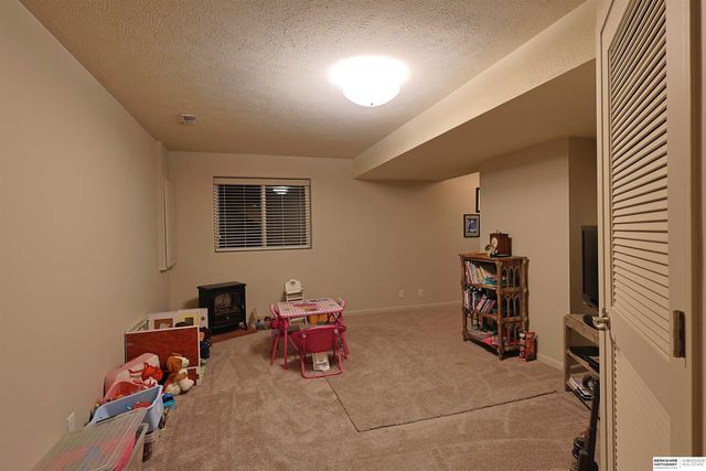 4902 N 155th Avenue, Omaha, NE 68116