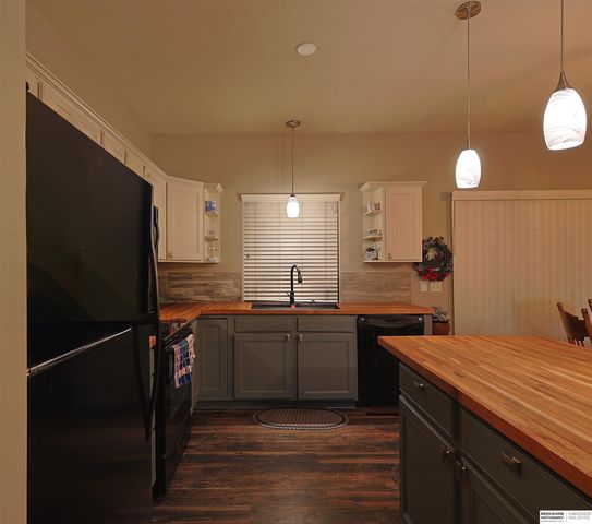 4902 N 155th Avenue, Omaha, NE 68116