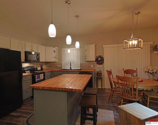 4902 N 155th Avenue, Omaha, NE 68116