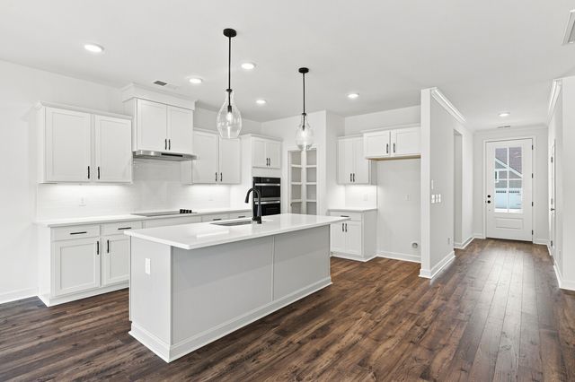 1924 Hildebrand Lane, Columbia, TN 38401