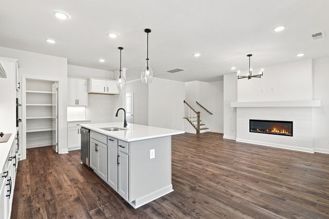 1924 Hildebrand Lane, Columbia, TN 38401