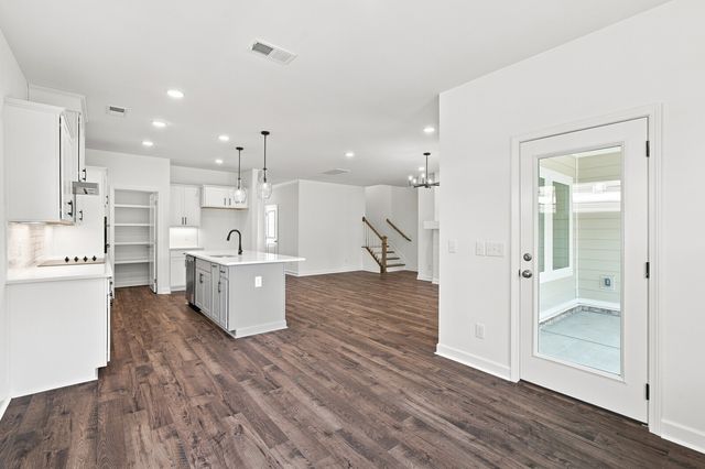 1924 Hildebrand Lane, Columbia, TN 38401