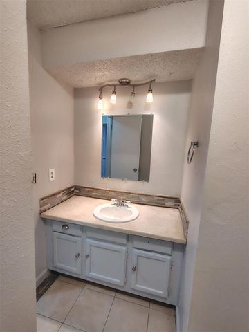8717 Saint George Way, Midwest City, OK 73110