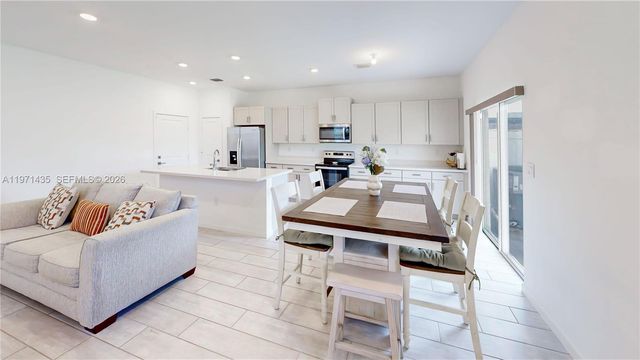 1754 SE 8th Ter, Homestead, FL 33034