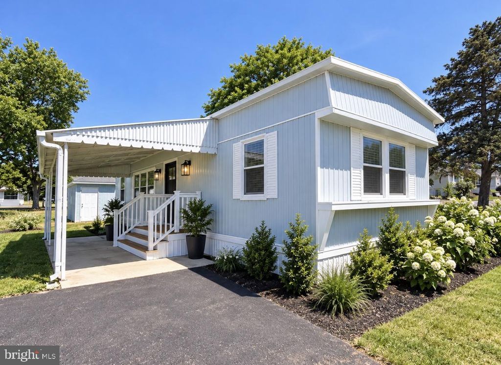 7612 HUNTER DR, MORRISVILLE, PA 19067 — exterior